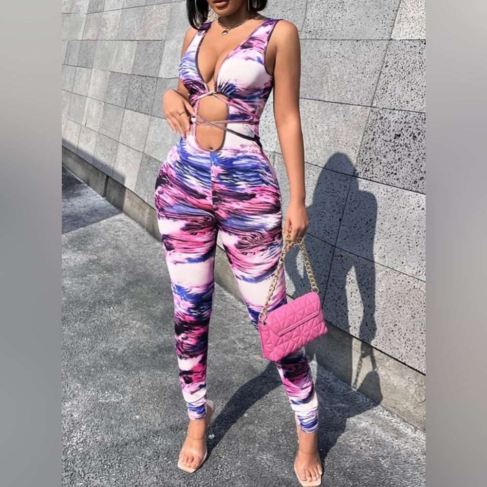 All over print crisscross on the stomach